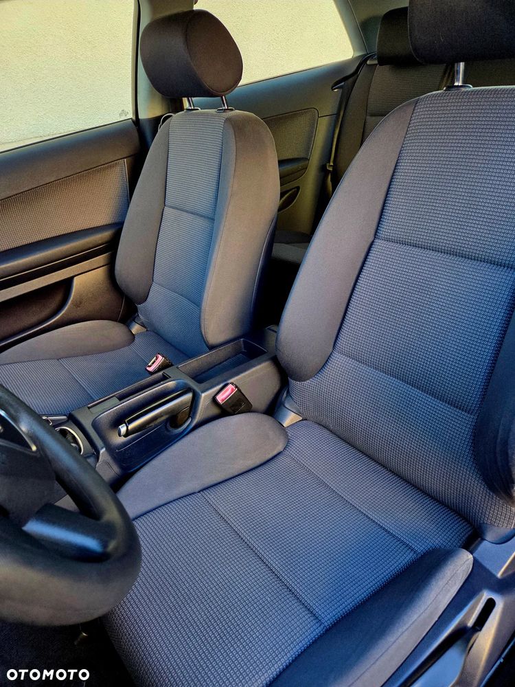 Audi A3 3-drzwiowe 1.6 Attraction - 19