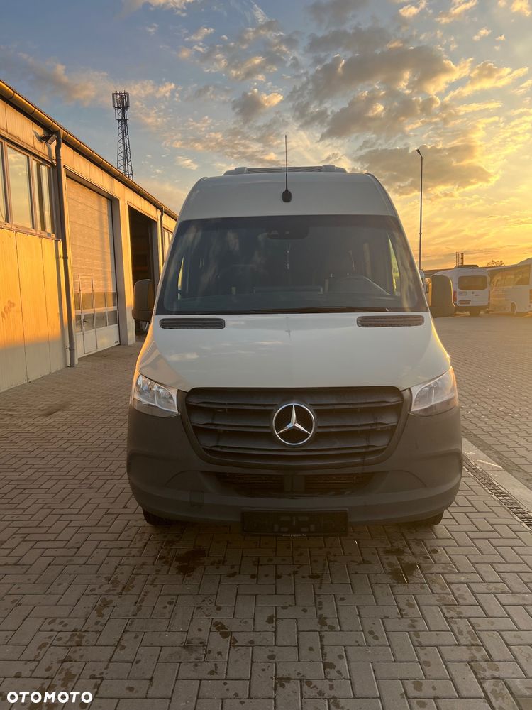 Mercedes-Benz 519 model - 2