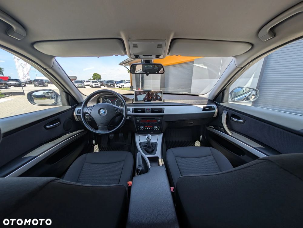 BMW Seria 3 320d Sport Line - 23