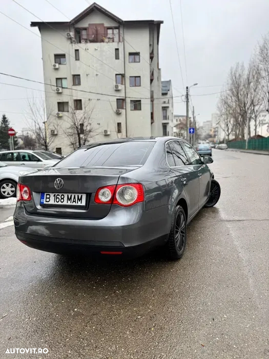Volkswagen Jetta 1.6 Trendline - 4