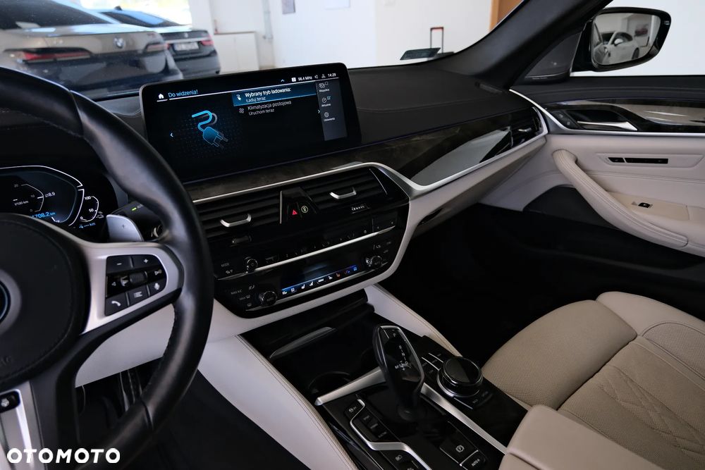 BMW Seria 5 530e xDrive Luxury Line sport - 35