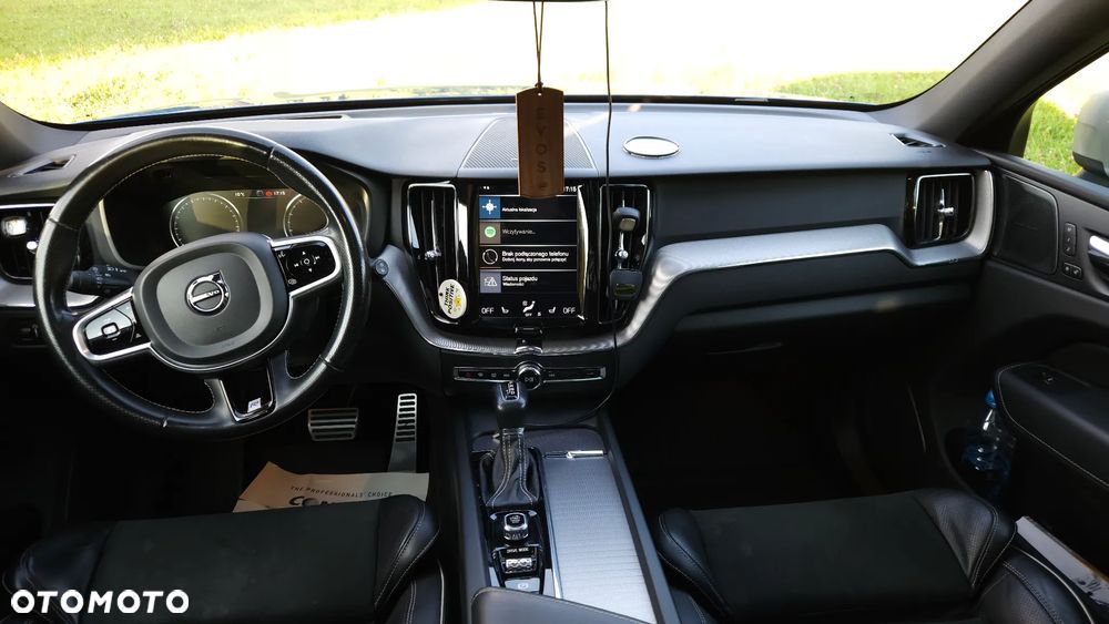 Volvo XC 60 T5 AWD R-Design - 12