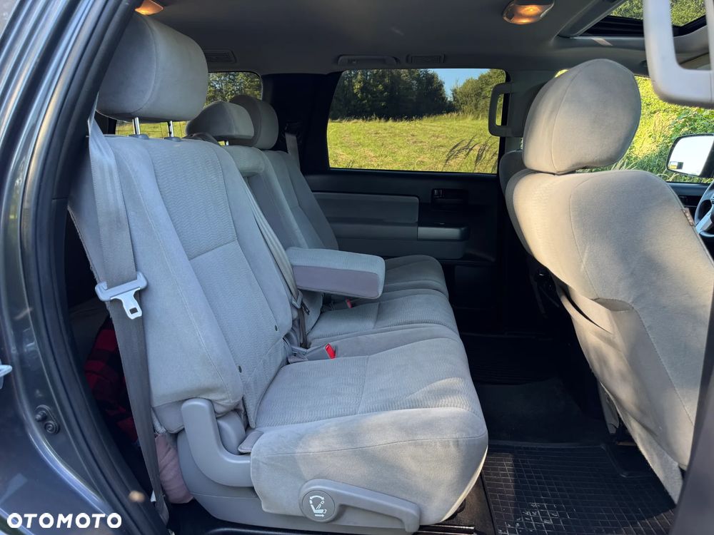 Toyota Sequoia - 17