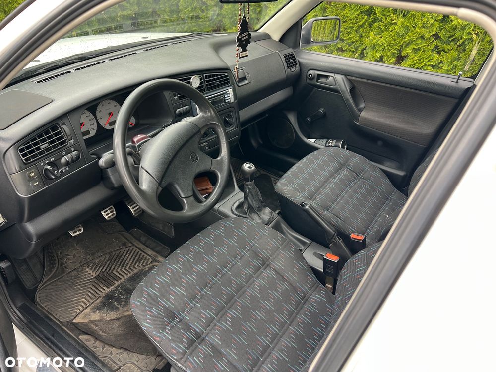 Volkswagen Golf - 8