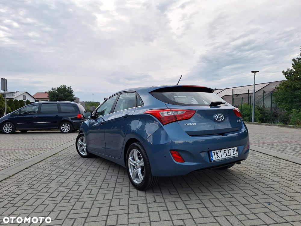 Hyundai i30 blue 1.6 GDI Trend - 30