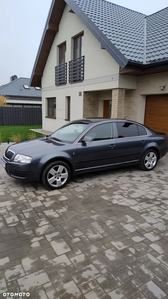 Skoda Superb 1.8 Turbo Comfort - 4