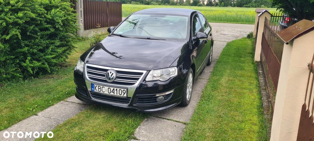Volkswagen Passat - 1