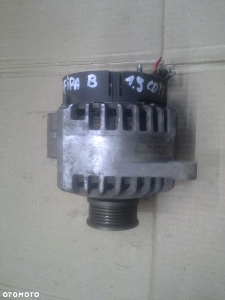 Alternator Opel Zafira B 1.9 CDTi 13153236 - 1
