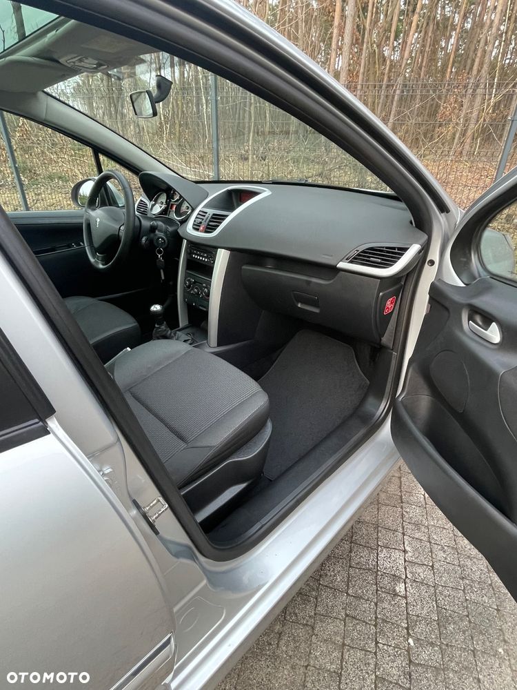 Peugeot 207 - 15