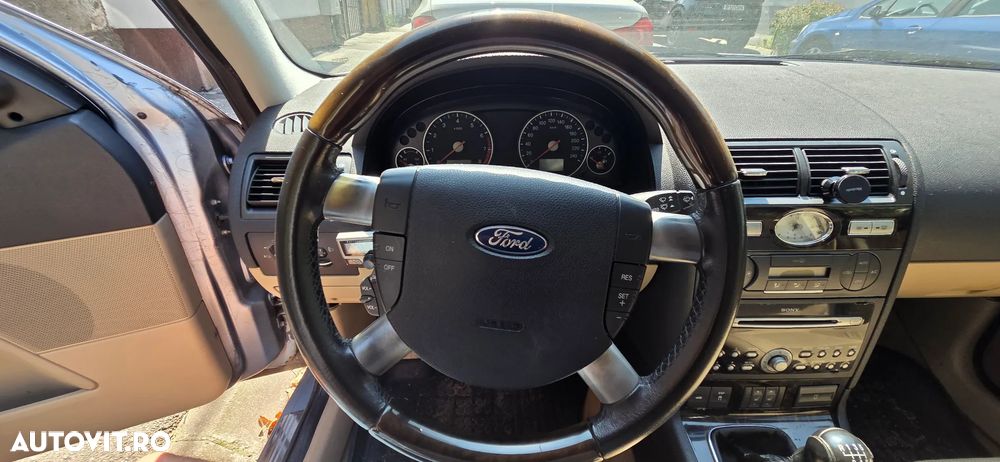Ford Mondeo 2.5 V6 Ghia X - 11