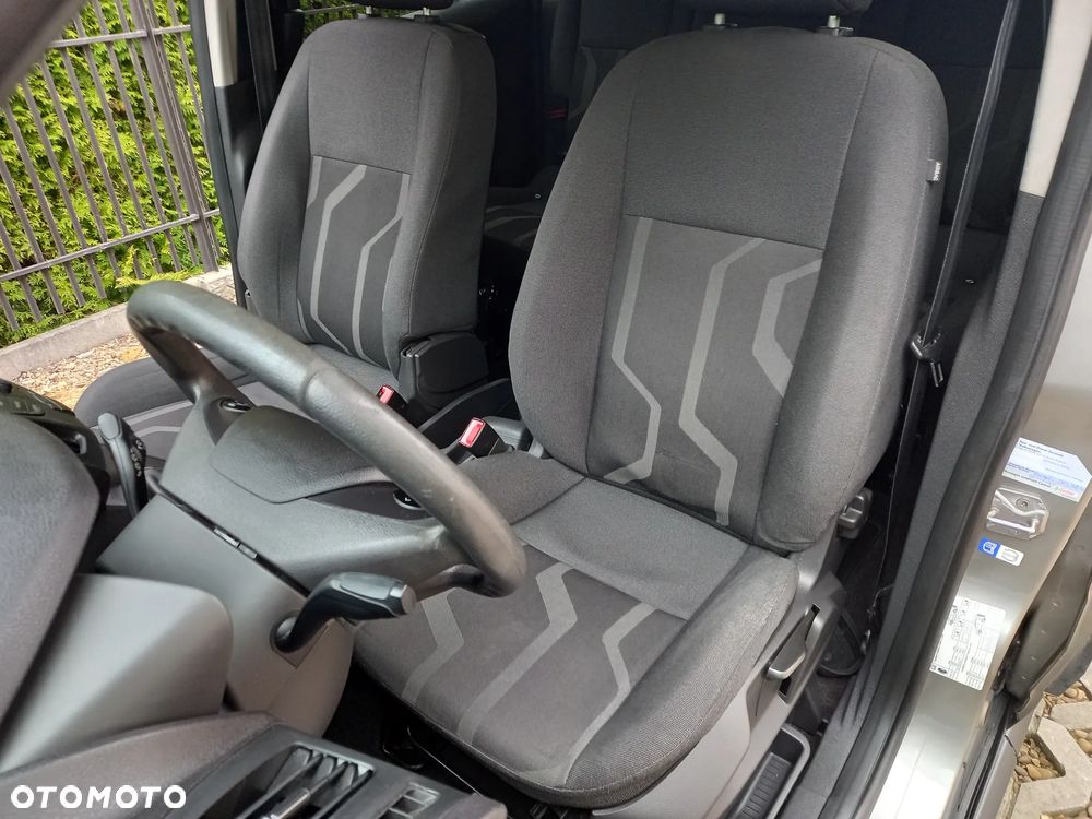 Ford Tourneo Connect Grand - 18