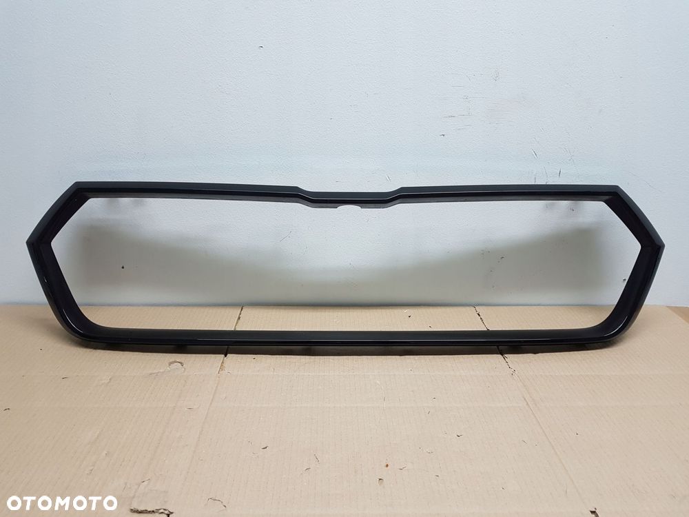 grill ramka skoda enyaq