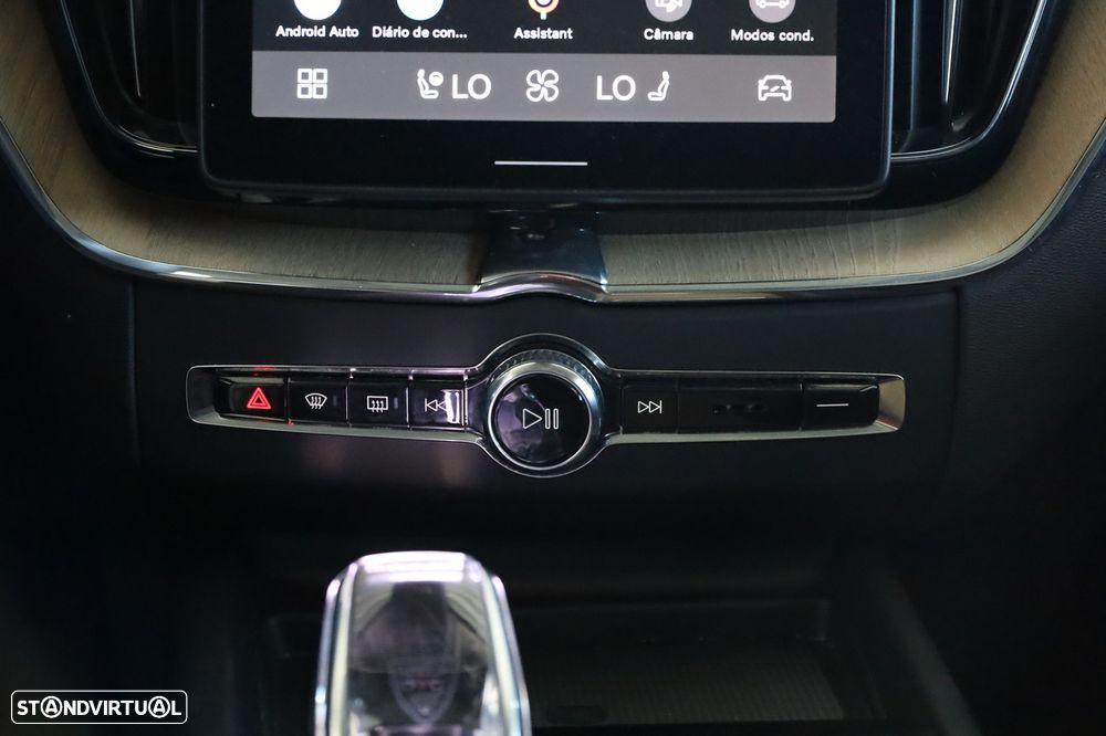 Volvo XC 60 2.0 T6 PHEV Plus Bright - 17