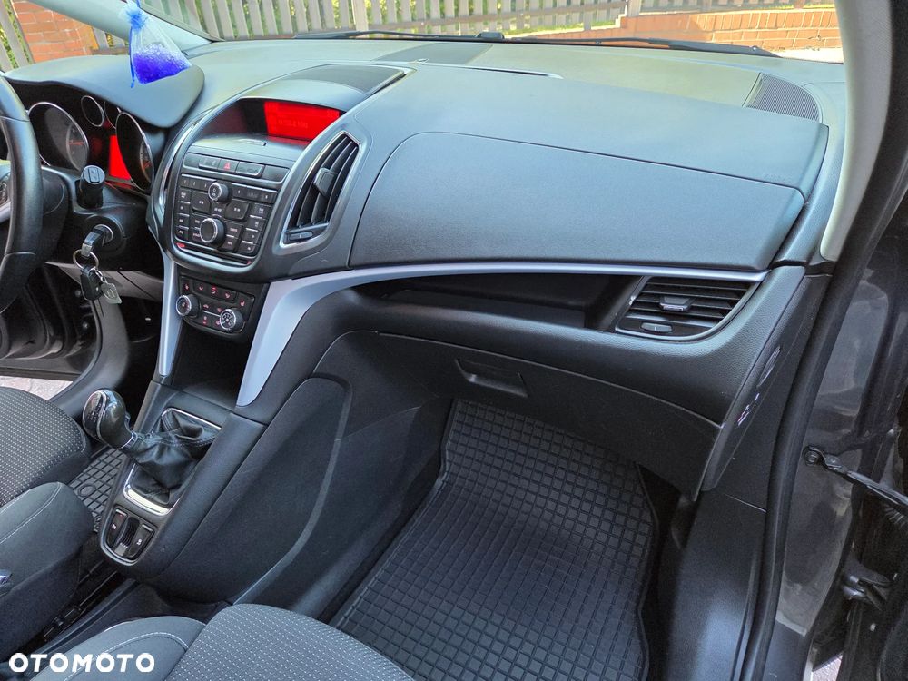 Opel Zafira - 27