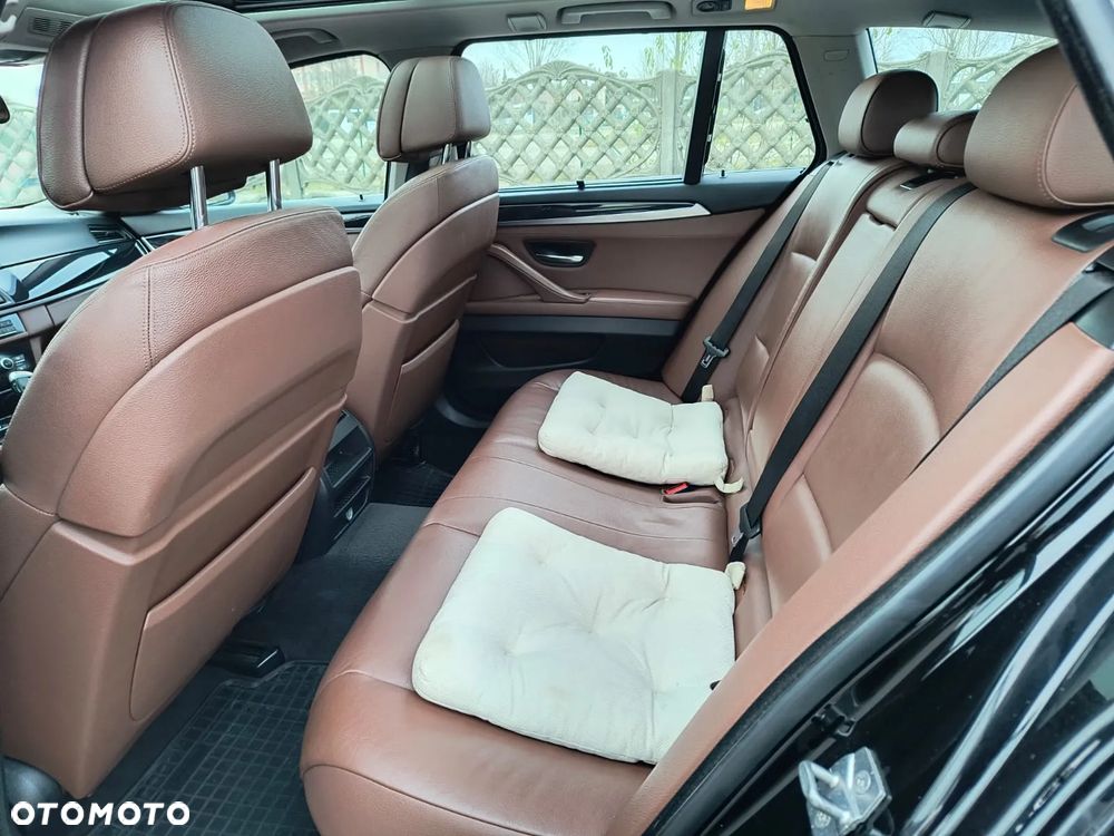 BMW Seria 5 525d xDrive - 23