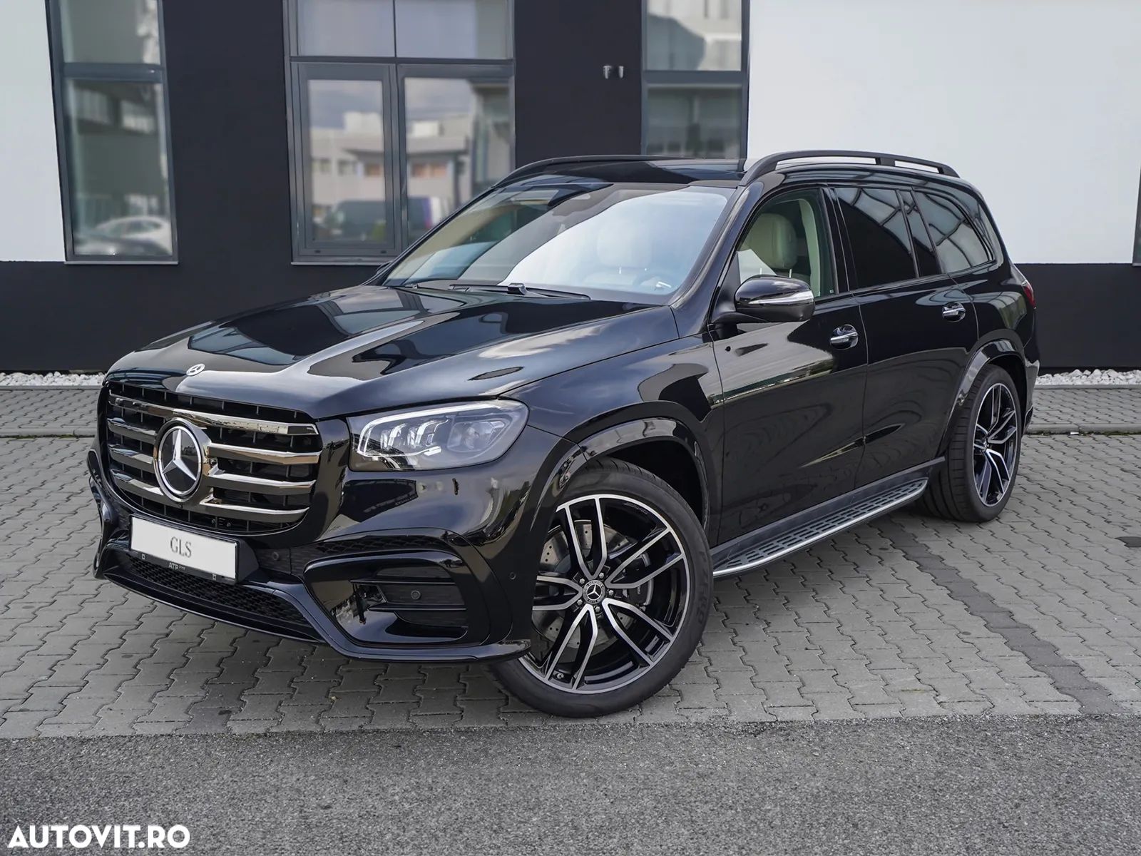 Mercedes-Benz GLS - 1