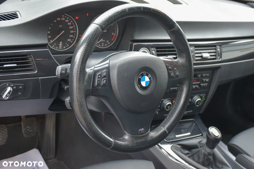 BMW Seria 3 318d DPF Edition Exclusive - 23