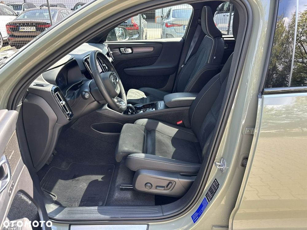 Volvo XC 40 B4 Plus Dark - 10