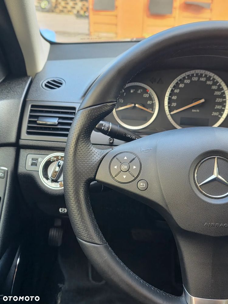 Mercedes-Benz Klasa C 200 (BlueEFFICIENCY) 7G-TRONIC Elegance - 28