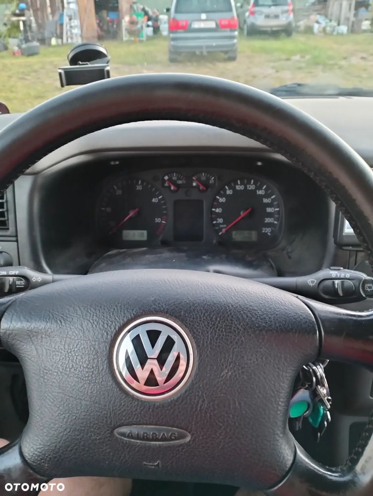 Volkswagen Multivan - 24