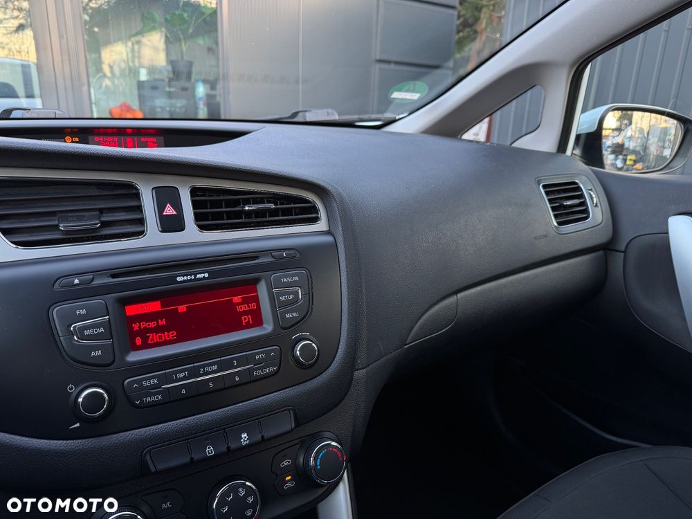 Kia Ceed 1.4 CVVT ISG Spirit - 16