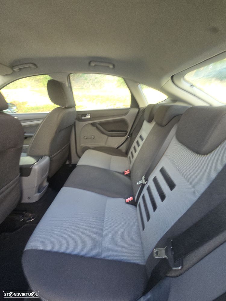 Ford Focus 1.6 TDCi Sport - 29
