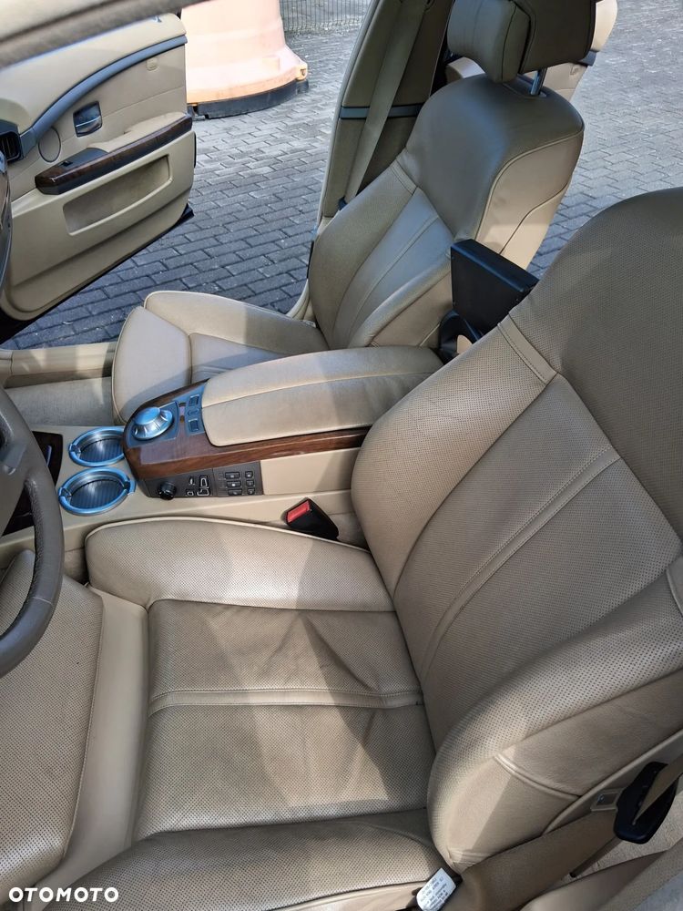 BMW Seria 7 745Li - 27