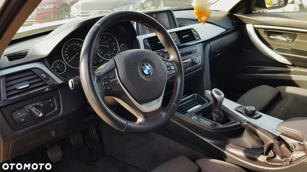 BMW Seria 3 320d Sport Line - 13