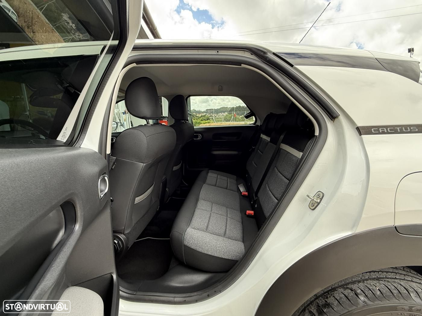 Citroën C4 Cactus 1.2 PureTech Shine - 37