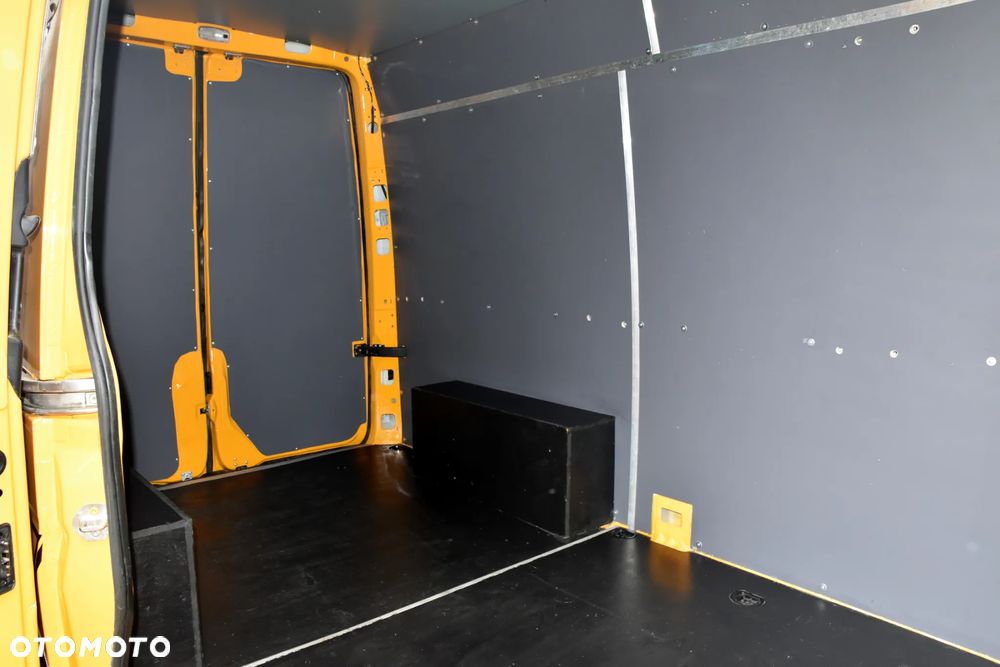 Mercedes-Benz SPRINTER - 24