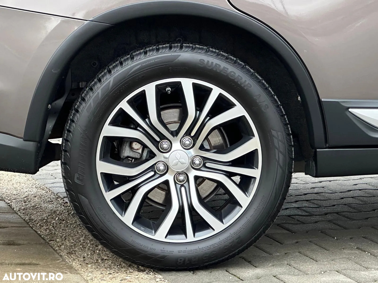 Mitsubishi Outlander 2.2 DI-D 4WD TC-SST Intense - 23