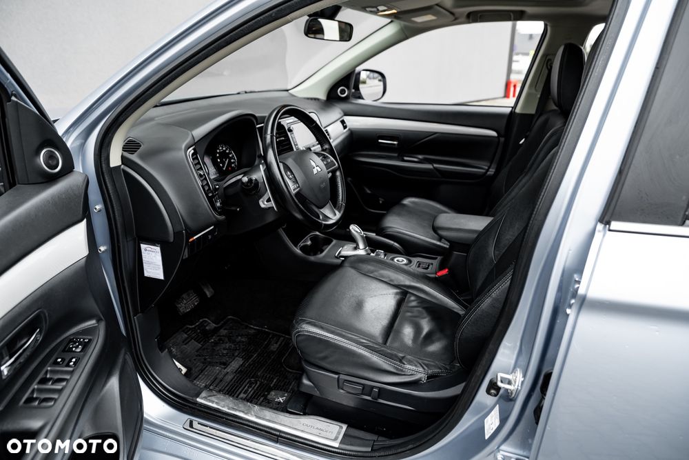 Mitsubishi Outlander 2.0 4WD Plus - 27