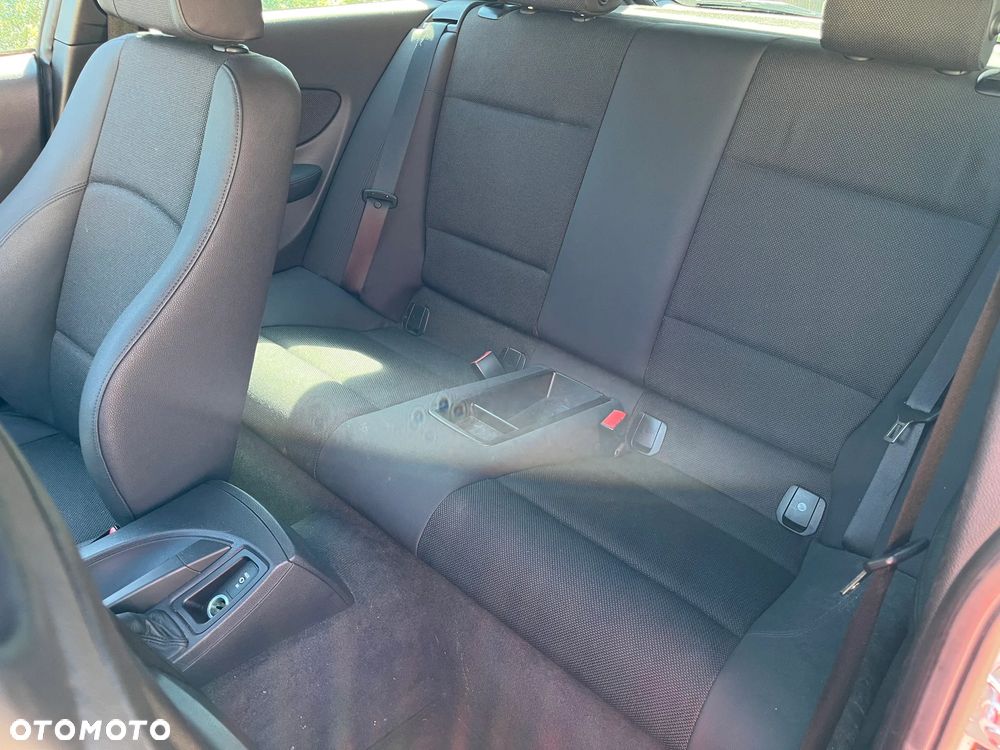 BMW Seria 1 123d DPF - 11