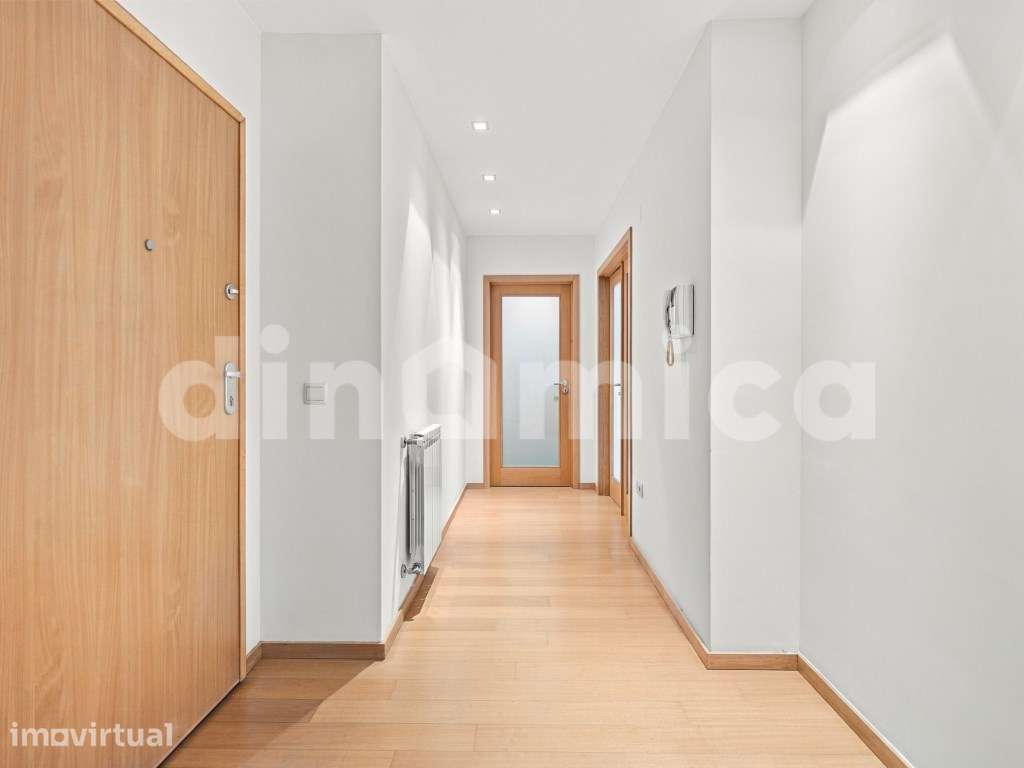 T3 Espaçoso com Magnífico Terraço e Garagem Dupla - Grande imagem: 3/37