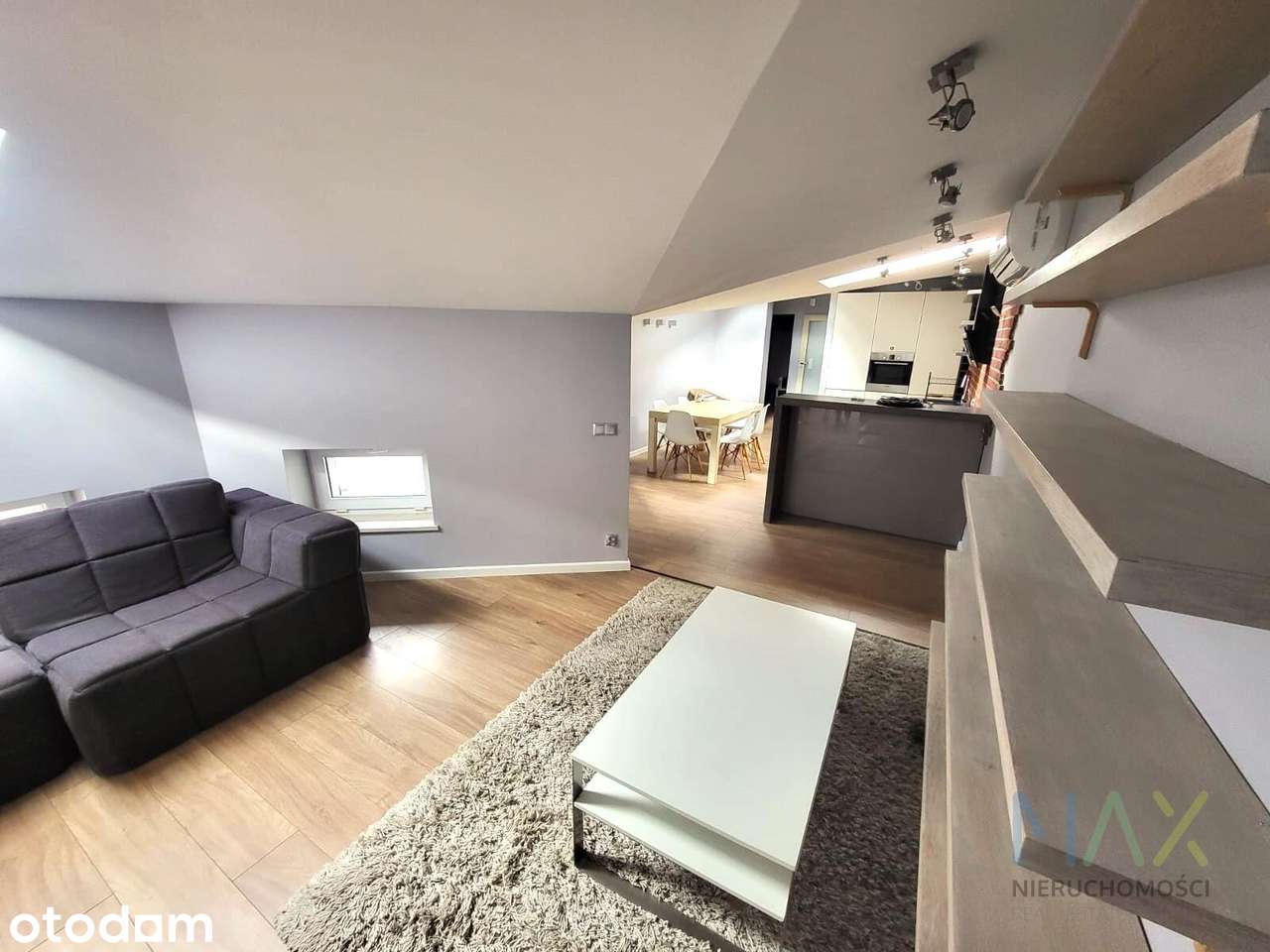 Bardzo duże mieszkanie  na poddaszu kamienicy  na pograniczu Starego M