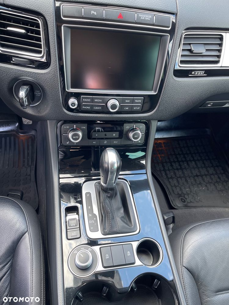 Volkswagen Touareg 3.0 V6 TDI BMT Perfectline R-Style - 12