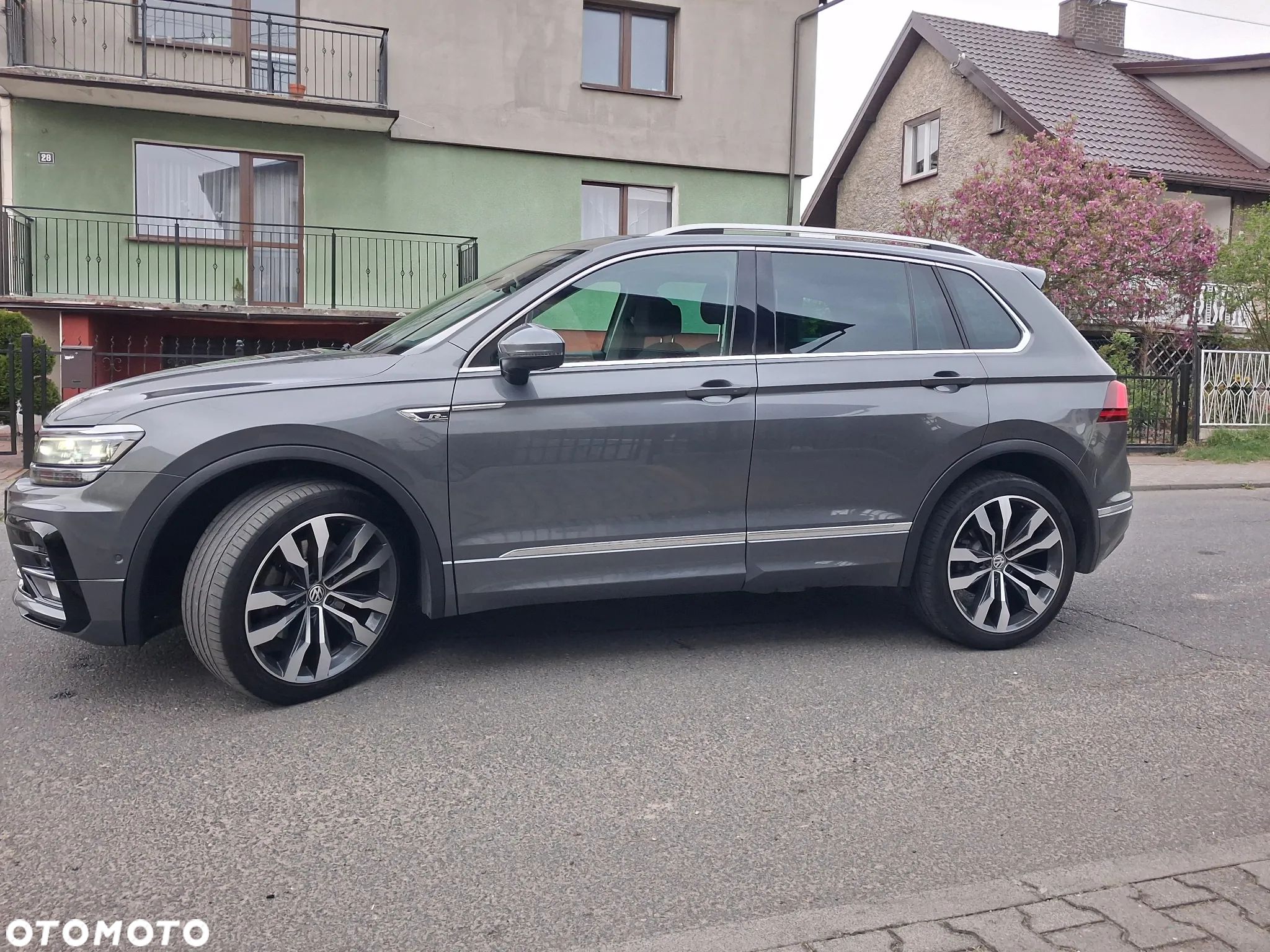 Volkswagen Tiguan - 1