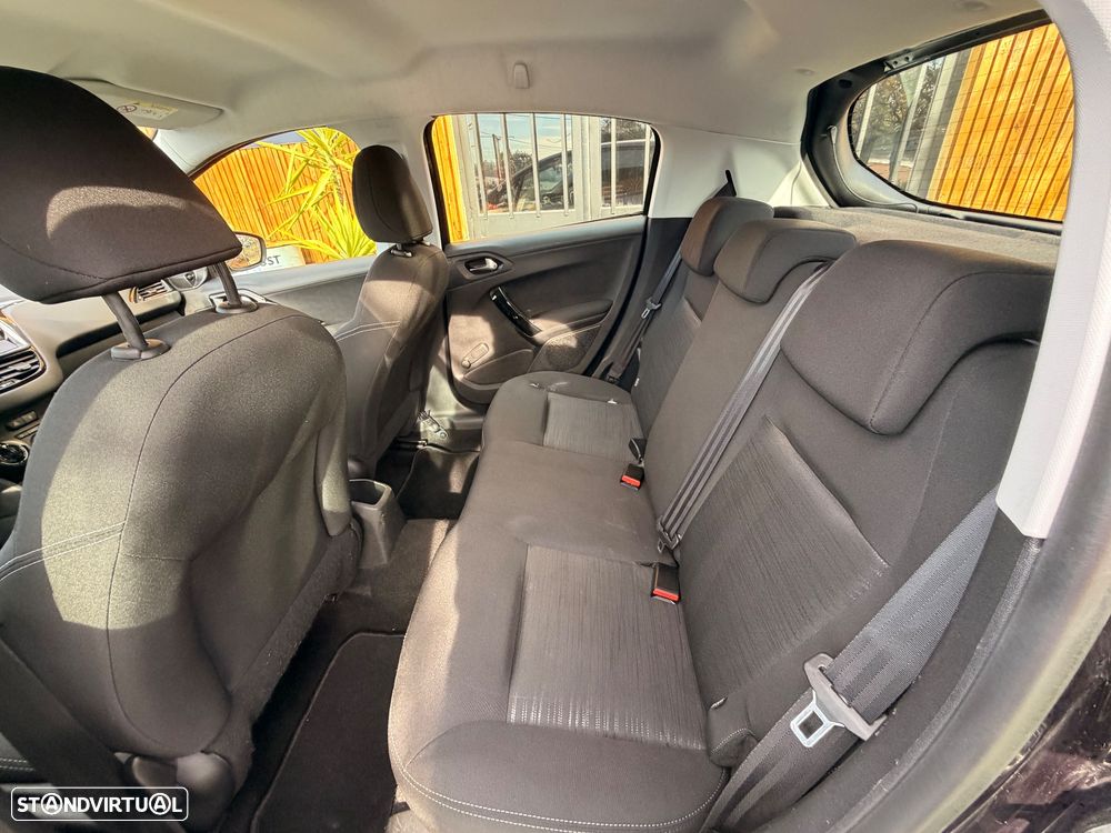 Peugeot 208 1.2 VTi SE Style - 17
