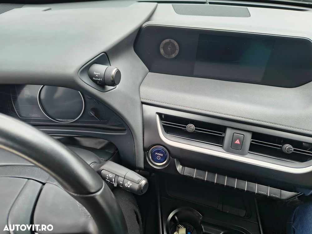 Lexus UX 250h Business Edition - 29