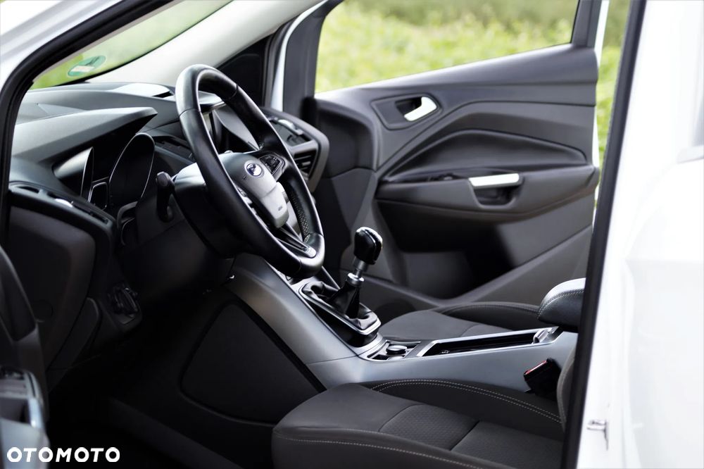 Ford Kuga - 27