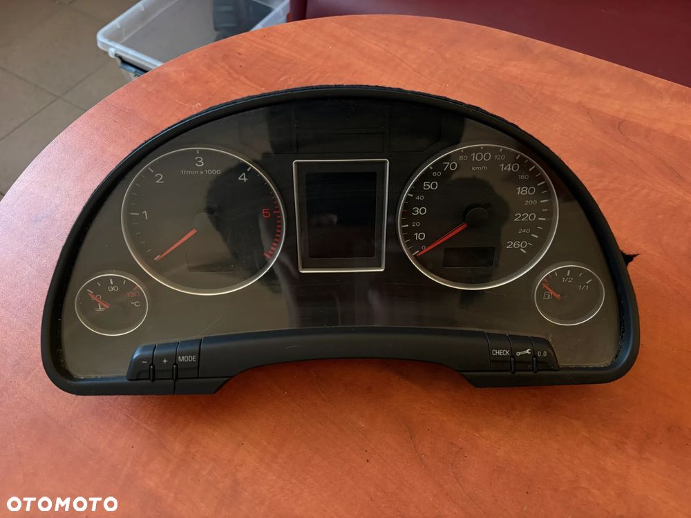 LICZNIK AUDI A4 B6 2.5TDI 036901830 - 1