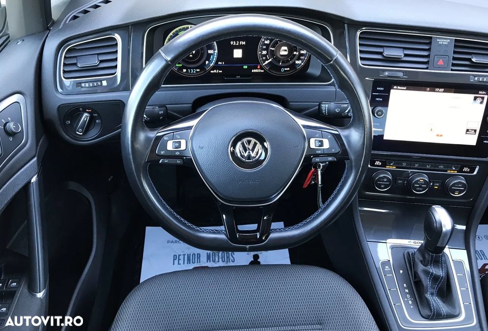 Volkswagen Golf - 18