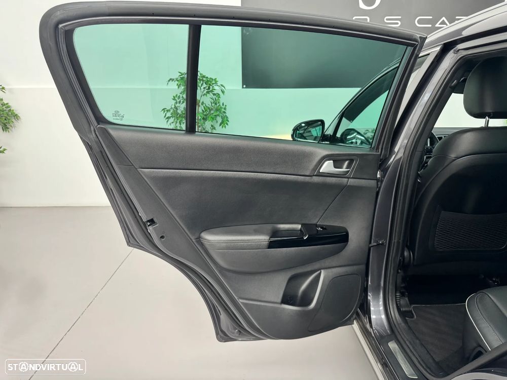 Kia Sportage 2.0 CRDI ISG GT Line - 32