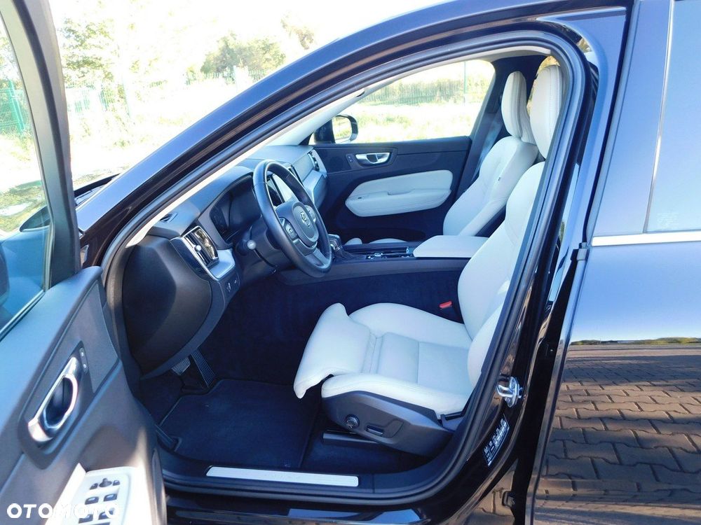 Volvo XC 60 D4 Momentum Pro - 10