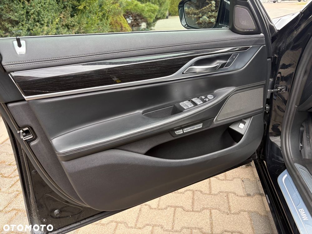 BMW Seria 7 750Li Edition Exclusive - 14