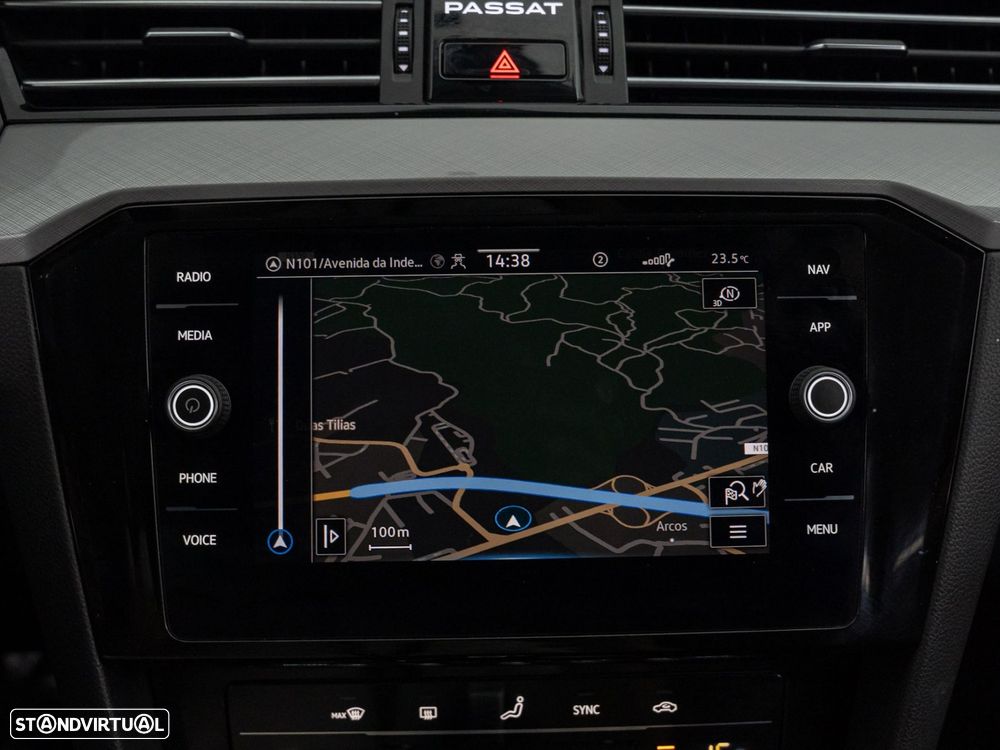 VW Passat Variant 2.0 TDI Business DSG - 30