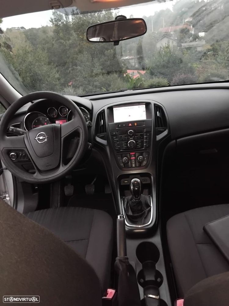 Opel Astra Sports Tourer - 11