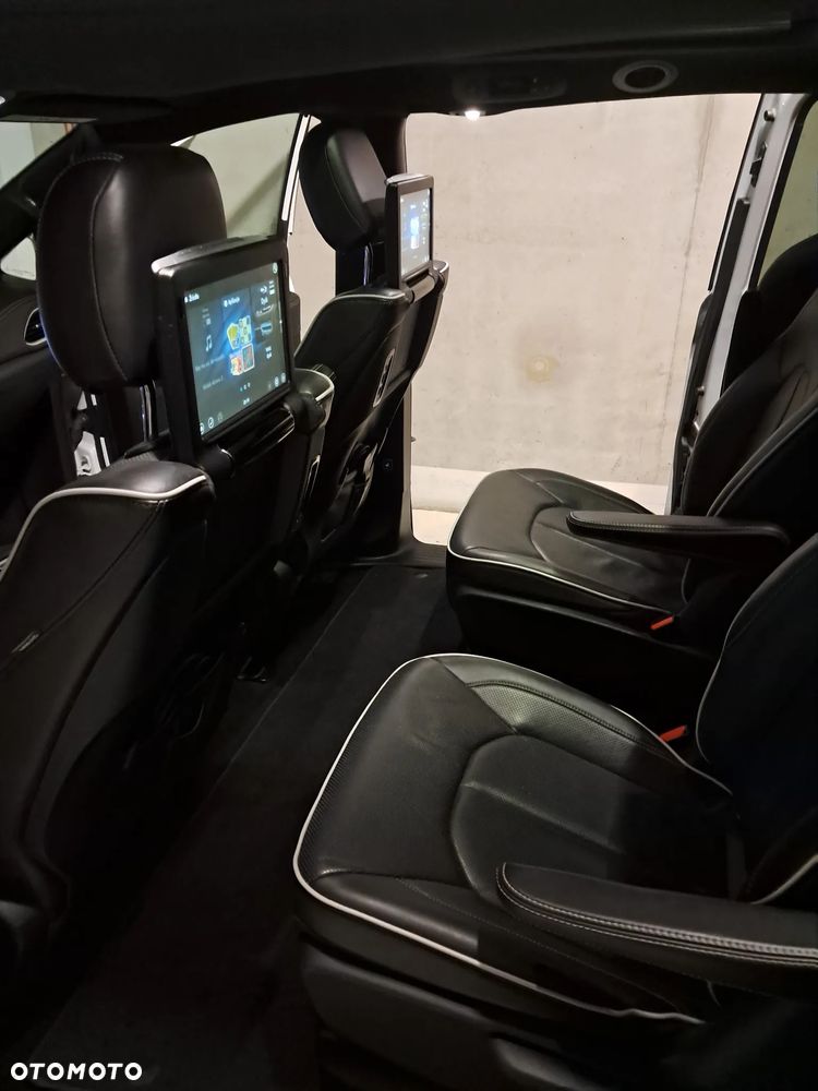 Chrysler Pacifica - 14