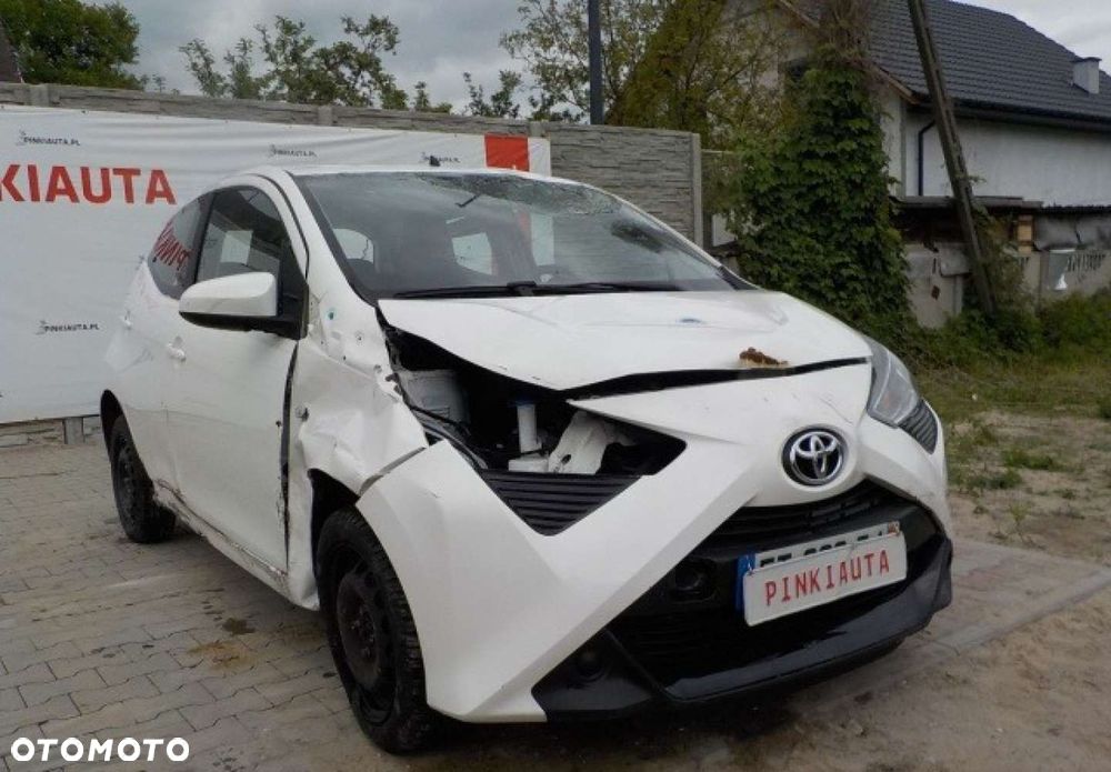 Toyota Aygo x-play - 1