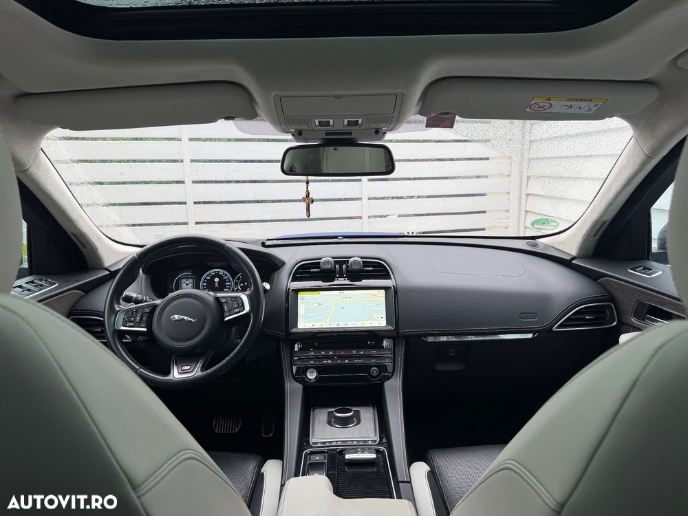 Jaguar F-Pace - 3